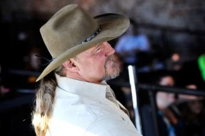 Trace Adkins Judges Waggin' Train Tail Waggin' Jingle Contest Finals