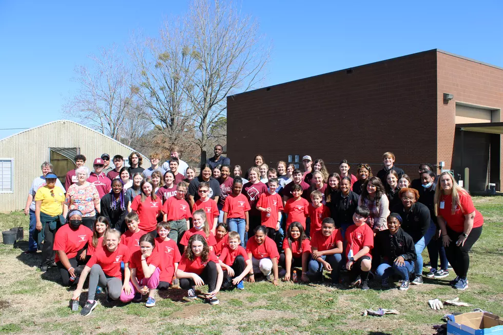 Students Help City of Texarkana Plant 600 Trees This Week